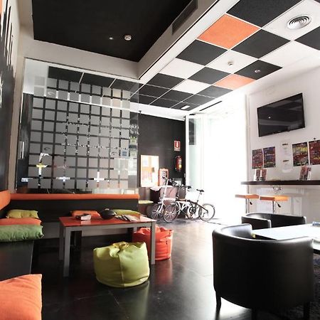 Hostels Meetingpoint Madrid Extérieur photo