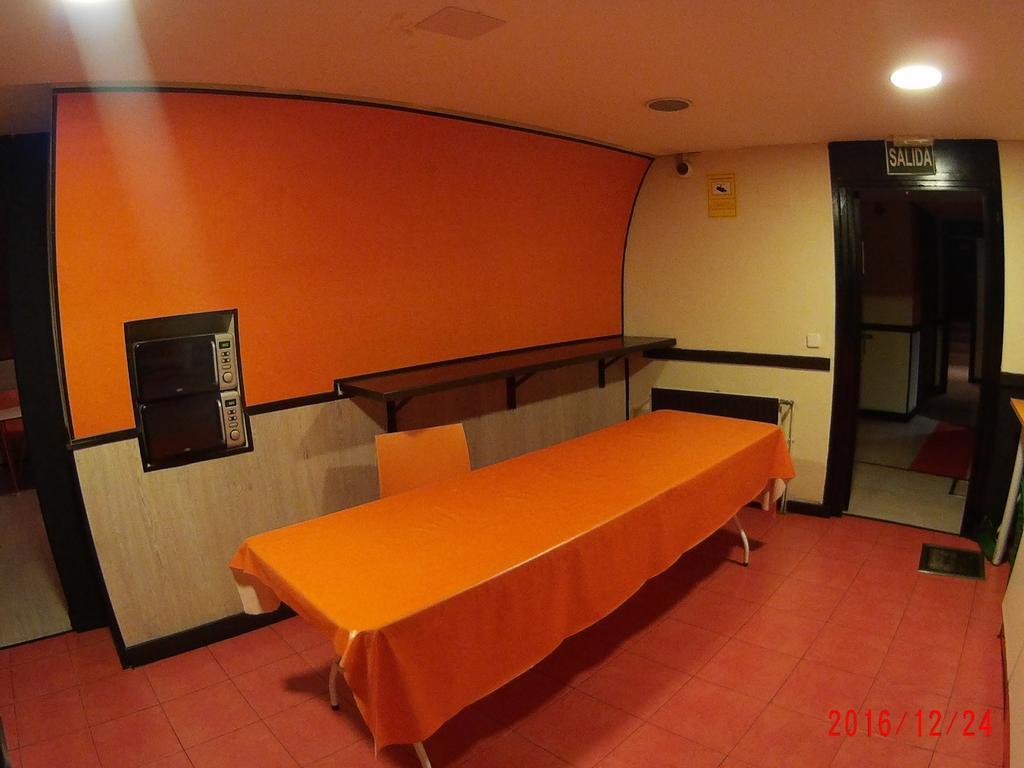 Hostels Meetingpoint Madrid Extérieur photo
