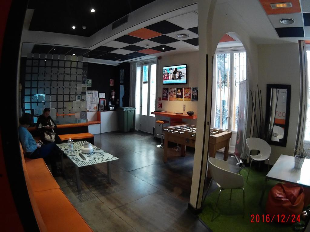 Hostels Meetingpoint Madrid Extérieur photo