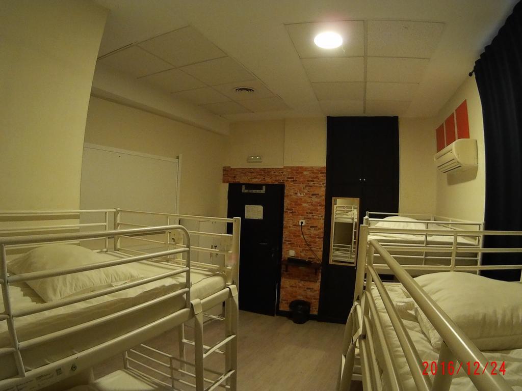 Hostels Meetingpoint Madrid Extérieur photo