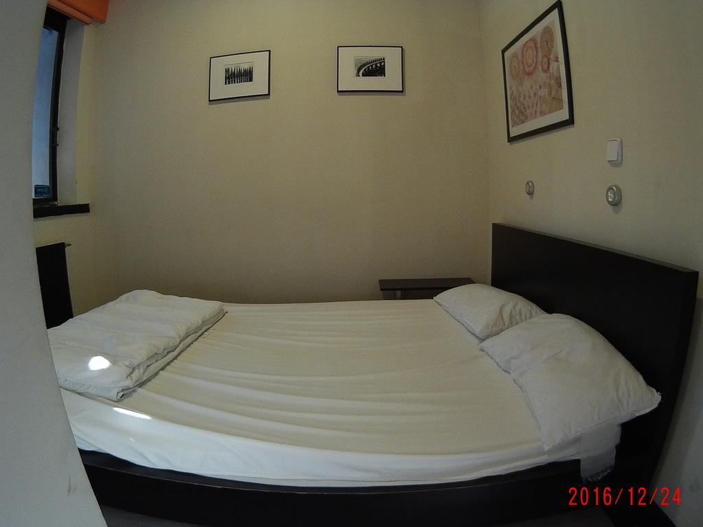 Hostels Meetingpoint Madrid Extérieur photo