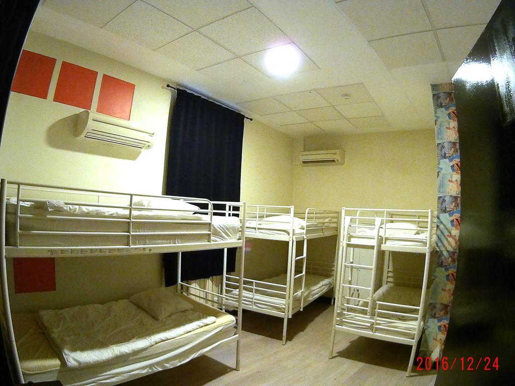Hostels Meetingpoint Madrid Extérieur photo