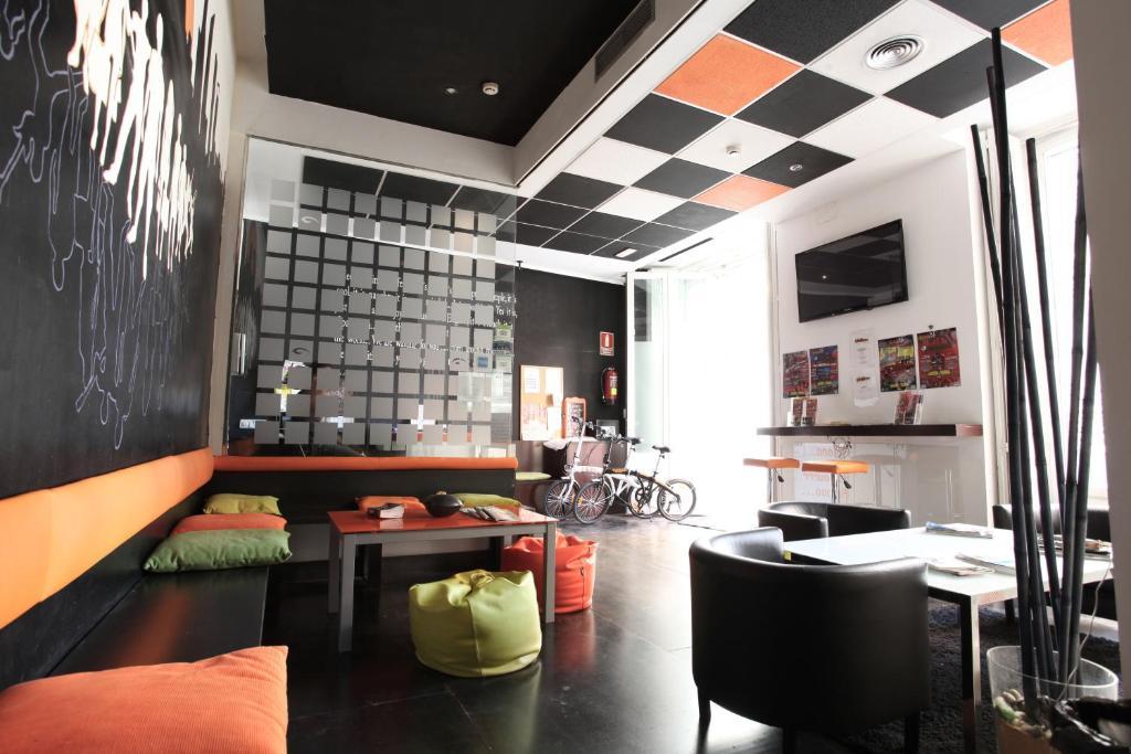Hostels Meetingpoint Madrid Extérieur photo