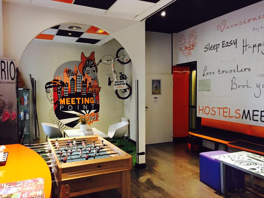 Hostels Meetingpoint Madrid Extérieur photo