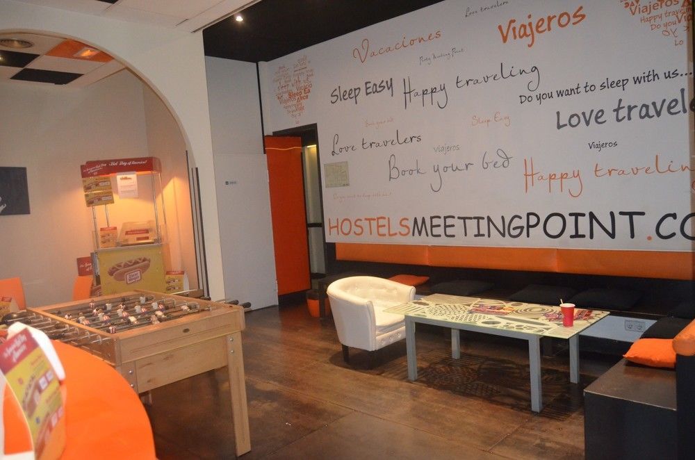 Hostels Meetingpoint Madrid Extérieur photo