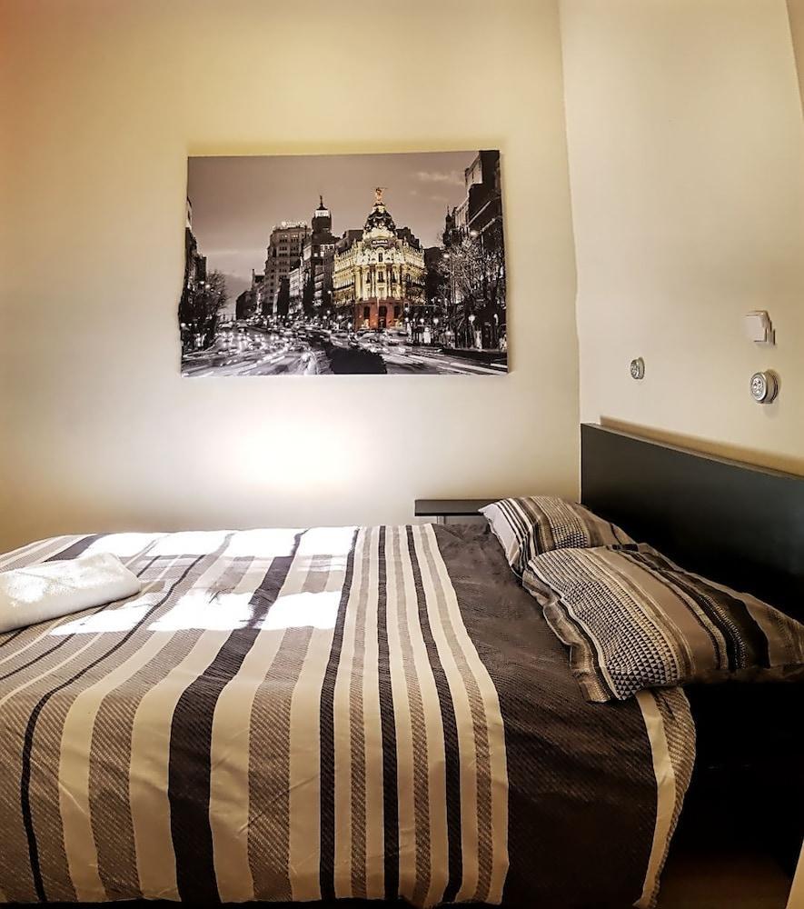 Hostels Meetingpoint Madrid Extérieur photo