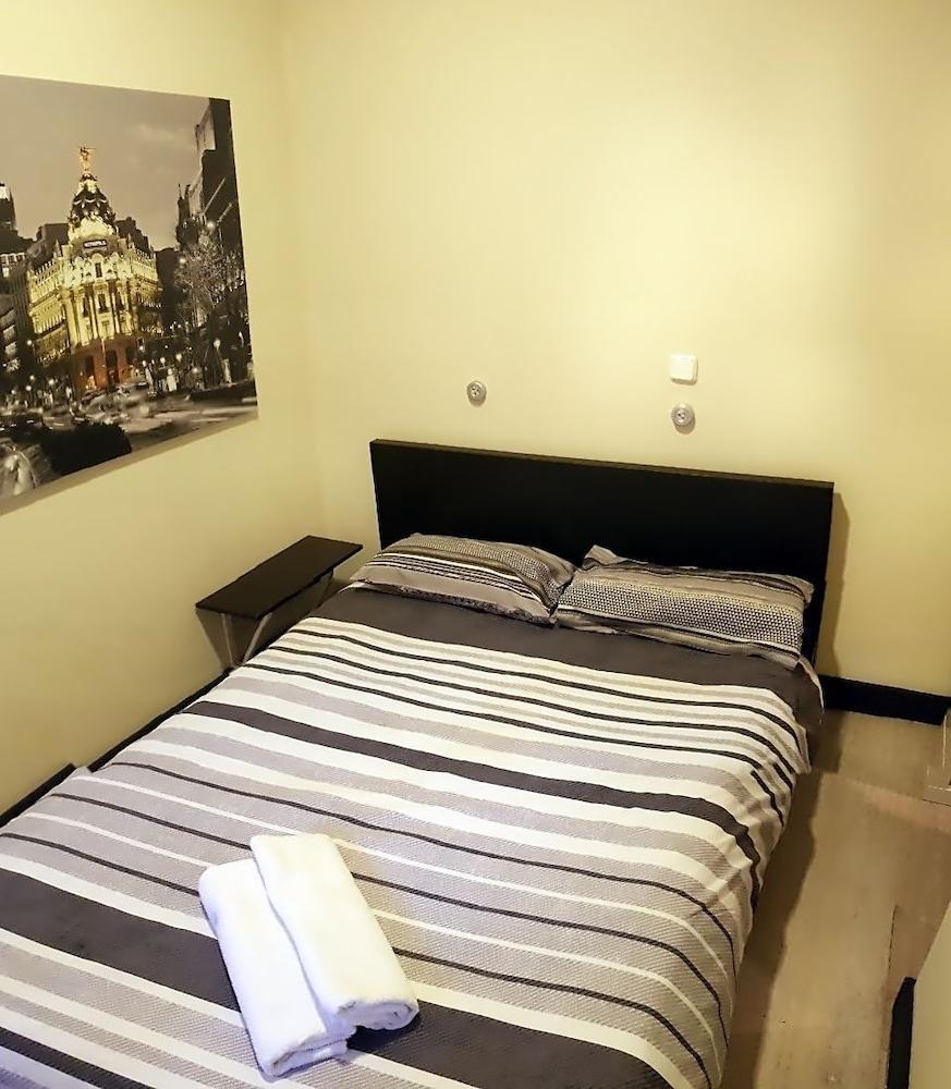 Hostels Meetingpoint Madrid Extérieur photo