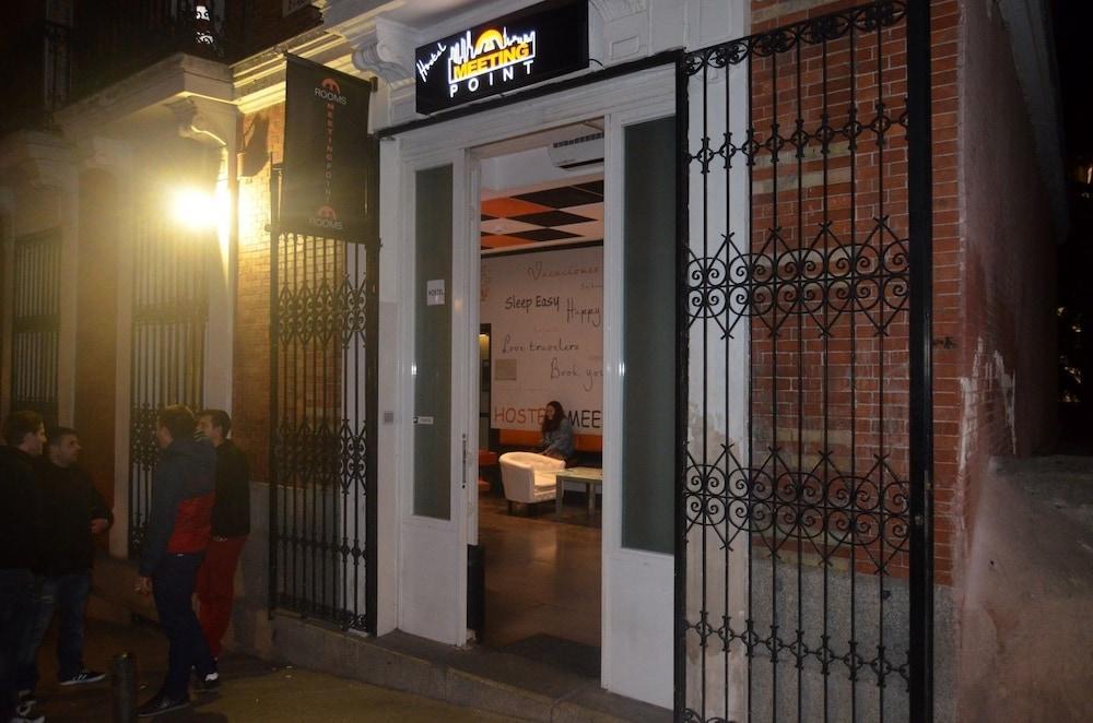 Hostels Meetingpoint Madrid Extérieur photo